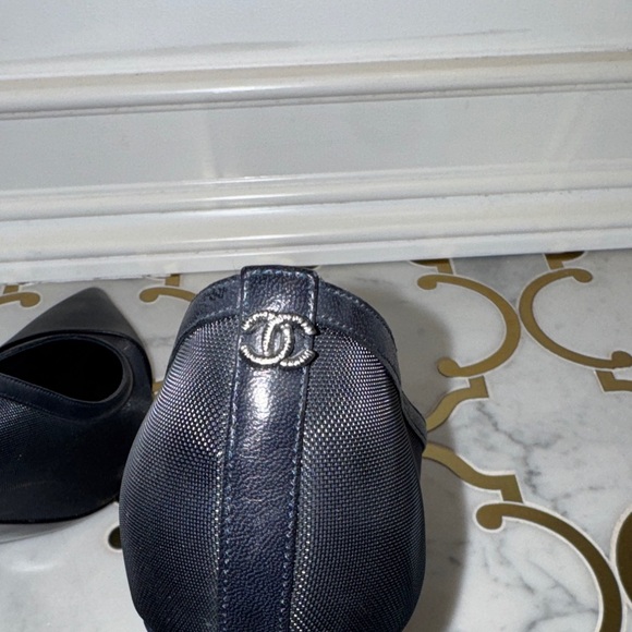 CHANEL Black Pointed Toe Mesh & Leather Pumps - Picture 8 of 11